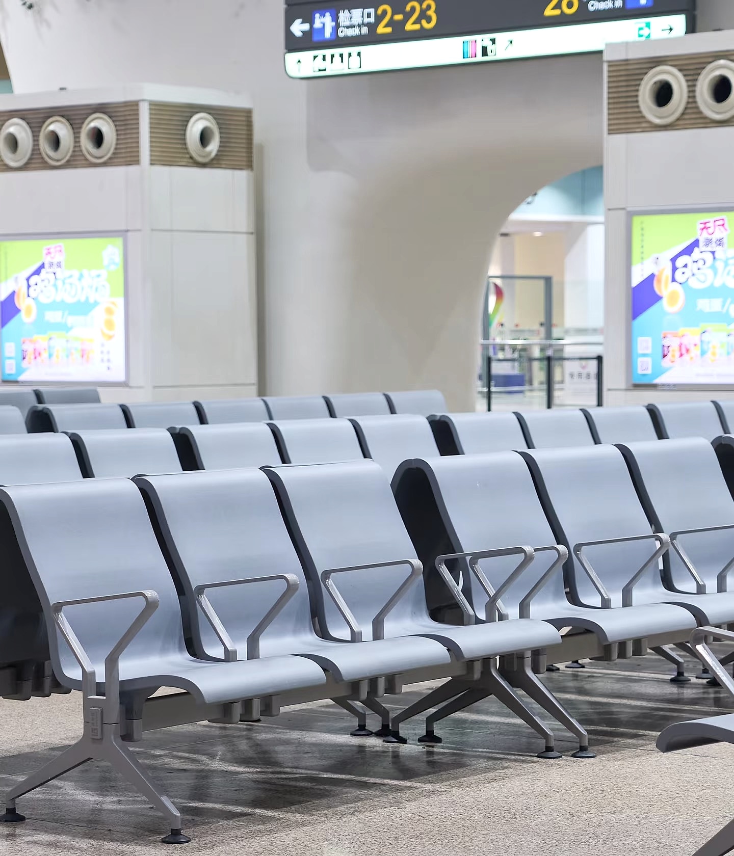 Guangzhou South Railway Station Waiting Area Seating visual proof 3
