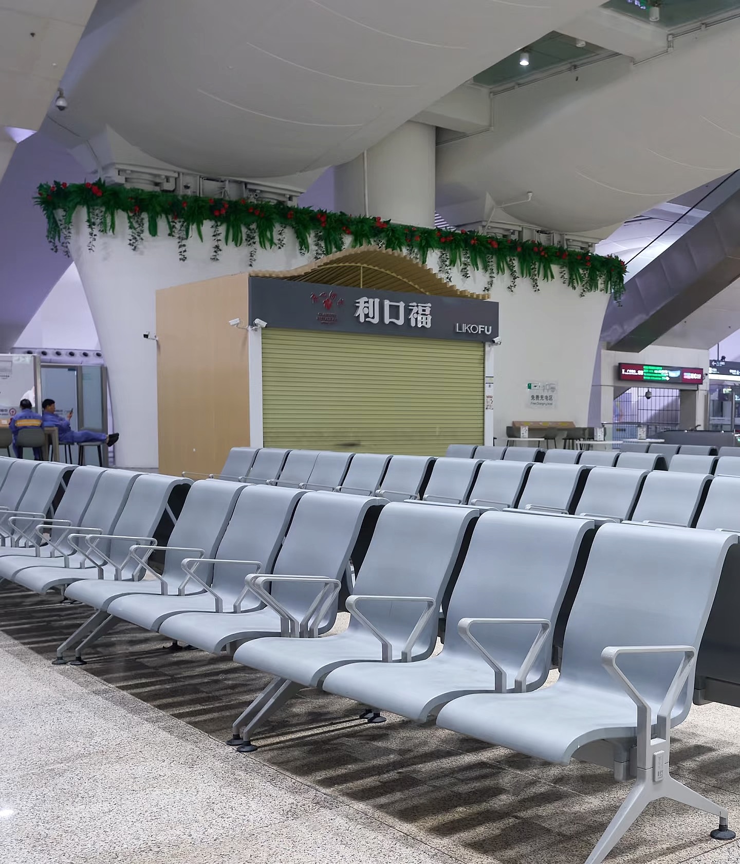 Guangzhou South Railway Station Waiting Area Seating visual proof 4